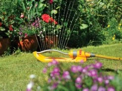 Hozelock Rectangular Sprinkler Plus (2974) - Alton Garden Centre -Konstsmidee Shop 2972 SprayPattern 1