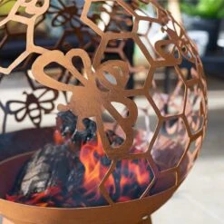 Honey Bee Globe Firepit - Alton Garden Centre -Konstsmidee Shop 58627 Honey Bee Fire Globe Lifestyle 5 1