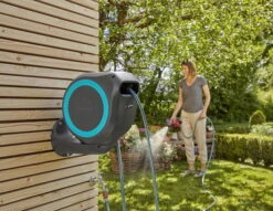 Gardena Wall-Mounted Hose Box RollUp S, 15m - Alton Garden Centre -Konstsmidee Shop LO 635313 1