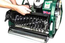Allett Liberty 43 17" Battery Cylinder Lawnmower - Alton Garden Centre -Konstsmidee Shop Liberty 43 scarifier 1024x1024@2x
