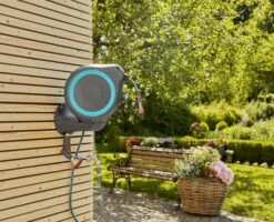 Gardena Wall-Mounted Hose Box RollUp S, 15m - Alton Garden Centre -Konstsmidee Shop VI 142457 1